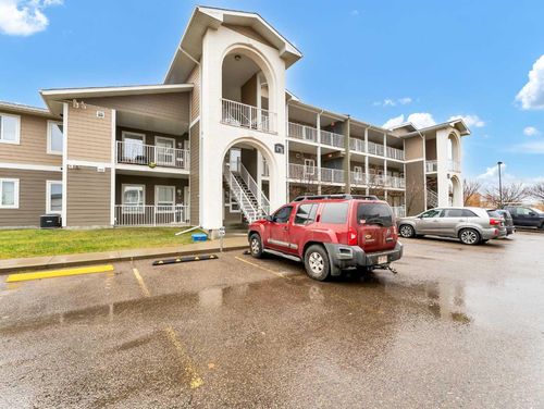 140 Pointe Southlands Se, Medicine Hat, AB, T1B0M5 | Card Image