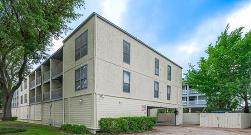 apt-117-4001 Nasa Pkwy, El Lago, TX, 77586-6227 | Card Image
