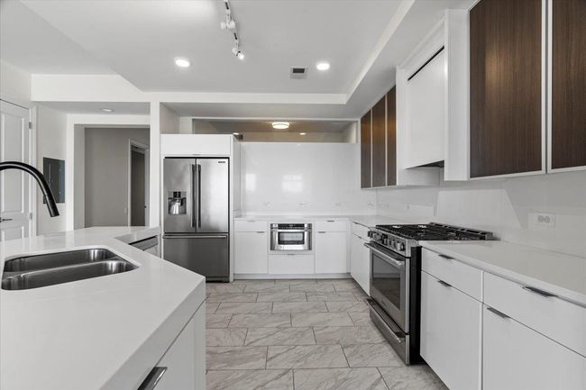 APT-906 - 717 S Riverside Dr, Condo with 3 bedrooms, 3 bathrooms and null parking in Memphis TN | Image 5