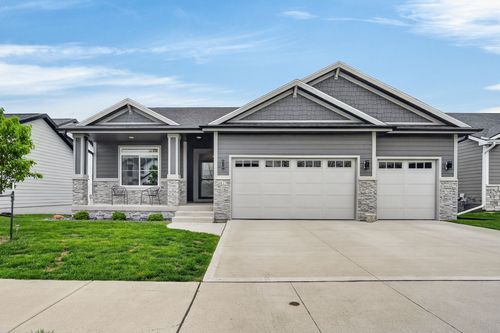 9815 Watermeadow Circle, Johnston, IA, 50131 | Card Image