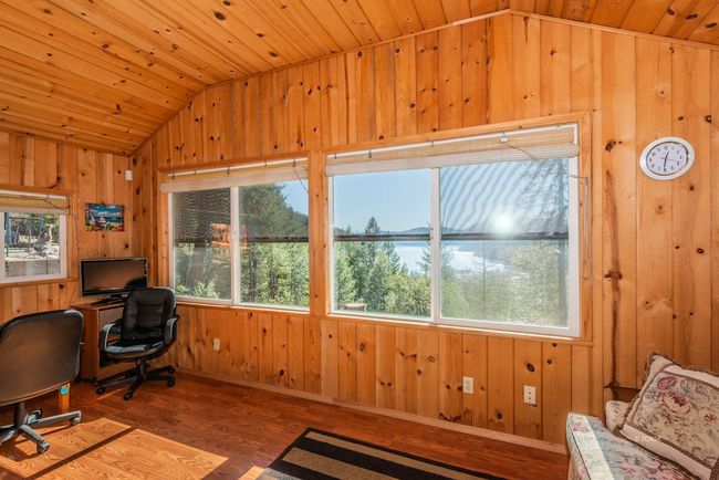 Living room Main Home, with Lake | Image 14