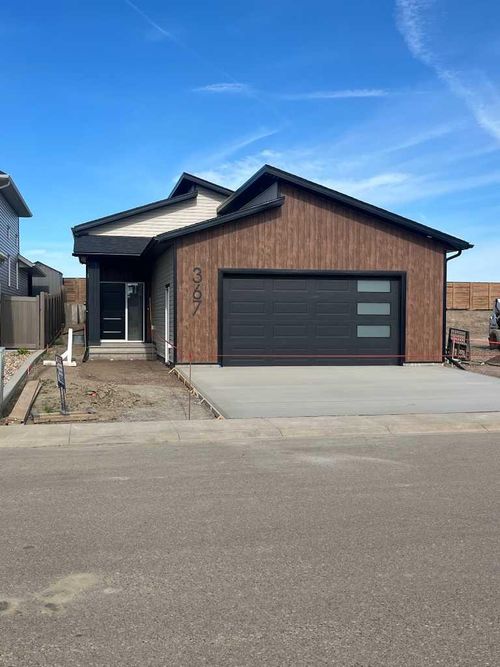 367 Sterling Cres Se, Medicine Hat, AB, T1B0P6 | Card Image
