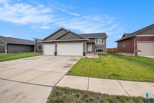 350 N Everest Ave, Tea, SD, 57064-2697 | Card Image