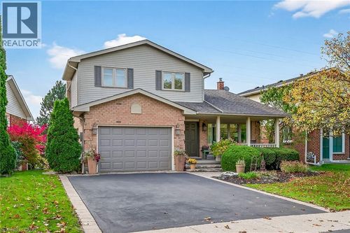 12 Vance Cres, Waterdown, ON, L8B0B8 | Card Image