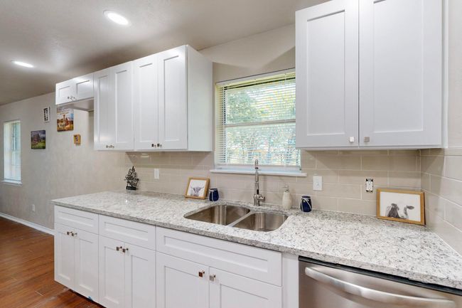 128 Se Gardens Blvd, House other with 3 bedrooms, 2 bathrooms and null parking in Burleson TX | Image 16