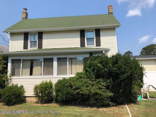 317 Roosevelt Ave, Oakhurst, NJ, 07755-1517 | Card Image