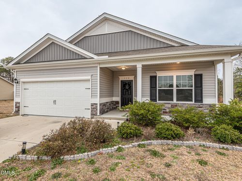 330 Settlers Pointe Dr, Pikeville, NC, 27863-8140 | Card Image