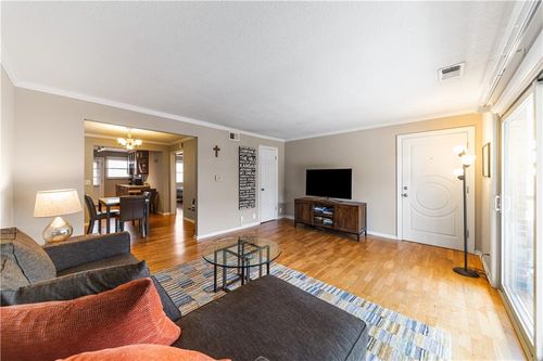 3-4616 Holly St, Kansas City, MO, 64112-1256 | Card Image