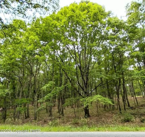 1584 N Rocky Mountain Dr, Effort, PA, 18330-7892 | Card Image