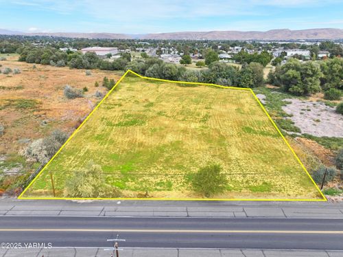 403 W Ahtanum Rd, Union Gap, WA, 98903-1809 | Card Image