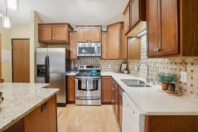 10-web-or-mls-Plymouth Blvd 318-010.jpg | Image 11