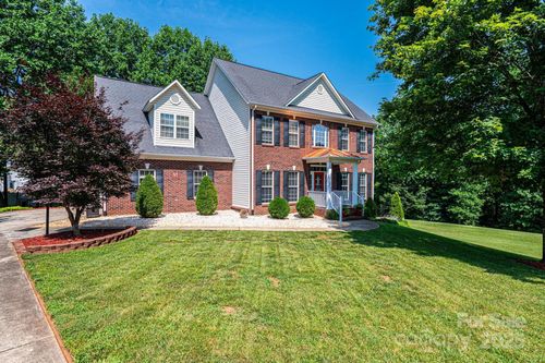 2635 Mahogany Ln, Hickory, NC, 28602-9313 | Card Image