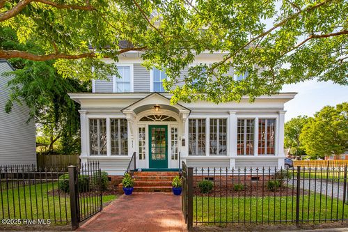 411 Queen St, New Bern, NC, 28560-4041 | Card Image