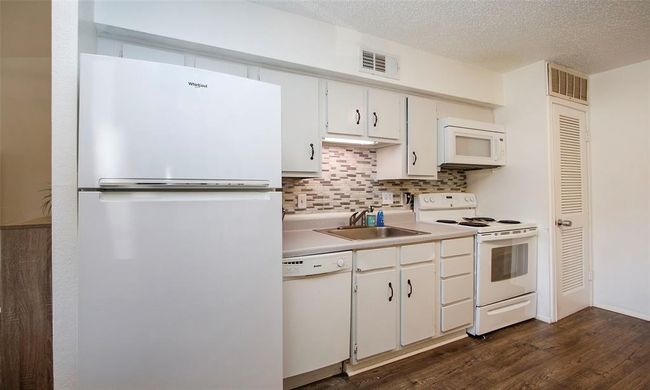 APT-212B - 12900 Walden Rd, Townhouse with 1 bedrooms, 2 bathrooms and null parking in Montgomery TX | Image 6