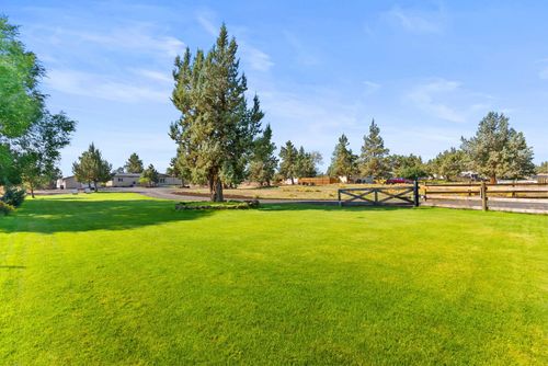 22985 Oxbow Ln, Bend, OR, 97701-9721 | Card Image