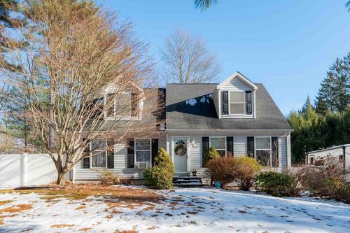 41 Morgan St, Granby, MA, 01033-9543 | Card Image