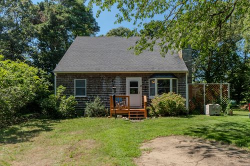 2 Winemack St, Oak Bluffs, MA, 02557-7336 | Card Image