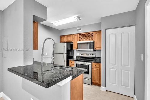 102-2820 N Oakland Forest Dr, Oakland Park, FL, 33309-7623 | Card Image