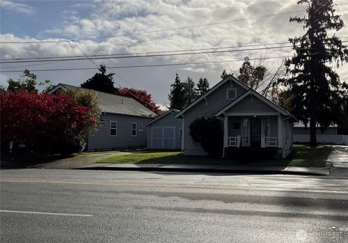 530 E Pioneer, Puyallup, WA, 98372 | Card Image