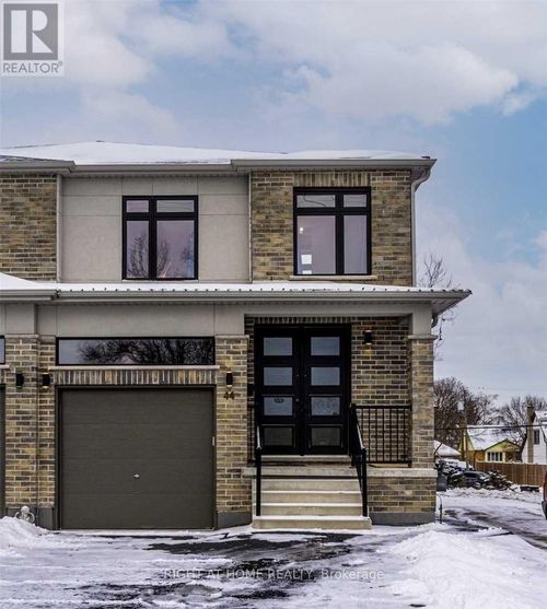 44 Franklin St S, Kitchener, ON, N2C1R4 | Card Image
