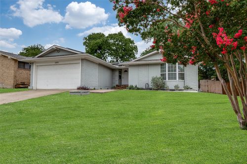 2501 Briarcliff Dr, Irving, TX, 75062-3291 | Card Image