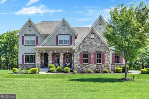 7053 Creek Crossing Dr, HARRISBURG, PA, 17111-5082 | Card Image
