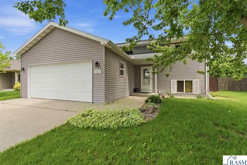 2208 Fairbanks Dr, North Mankato, MN, 56003-4252 | Card Image