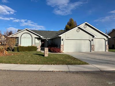 320 Creekside Pl, House other with 3 bedrooms, 2 bathrooms and 3 parking in Nampa ID | Image 2