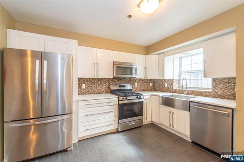 279 Orange St, Newark, NJ, 07103-3272 | Card Image