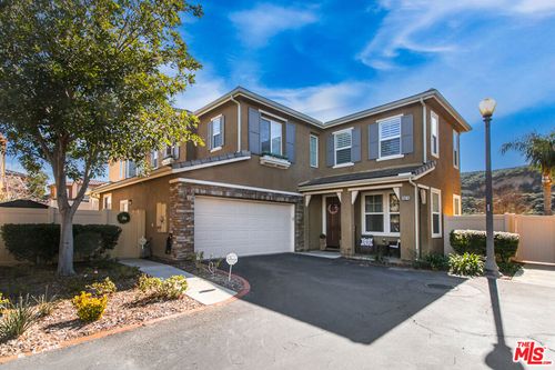 26070 Medici Ct, Santa Clarita, CA, 91350-8518 | Card Image