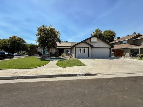 736 N Karen Ave, Clovis, CA, 93611-6722 | Card Image