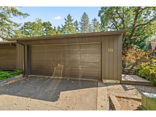 124 Brae Burn Dr, Eugene, OR, 97405-2032 | Card Image