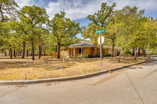 6200 Forest Hill Dr, Forest Hill, TX, 76119-6610 | Card Image