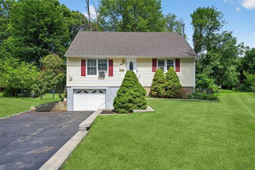 60 Freedman Ave, Nanuet, NY, 10954-2505 | Card Image