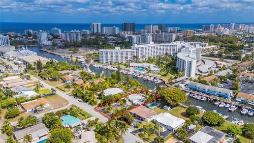 2740 Ne 16th St, Pompano Beach, FL, 33062-3207 | Card Image