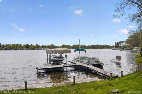 6311 Wellesley Ter, Clarkston, MI, 48346-2758 | Card Image