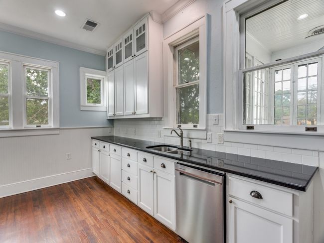 Lots of counter space and natural light | Image 9