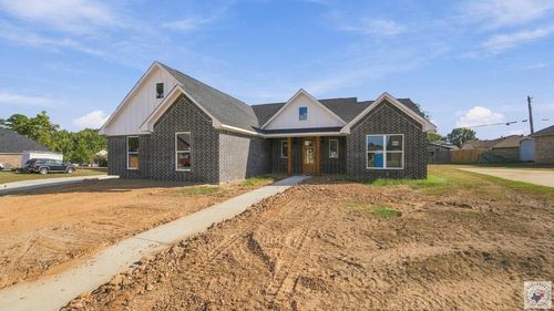 152 Corley Cir, Wake Village, TX, 75501-5861 | Card Image