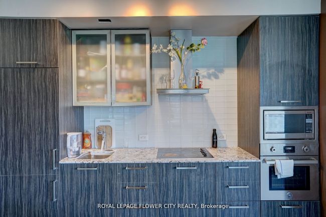 1407 - 12 York St, Condo with 2 bedrooms, 2 bathrooms and null parking in Toronto ON | Image 7