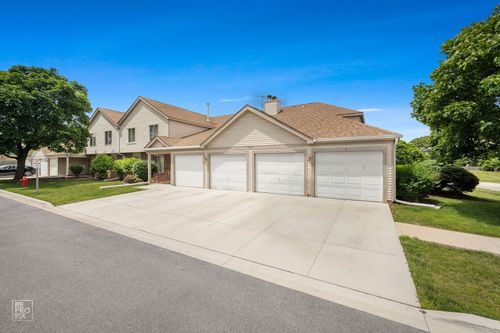 102-7010 Park Lane Ct, Woodridge, IL, 60517-2169 | Card Image