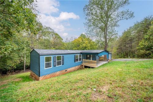 157 Cedar Point Dr, Mount Airy, NC, 27030-7494 | Card Image