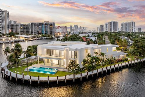 501 Palm Dr, Hallandale Beach, FL, 33009-6533 | Card Image