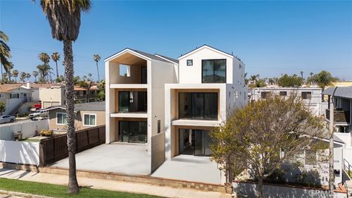 307 14th St, Huntington Beach, CA, 92648-4287 | Card Image