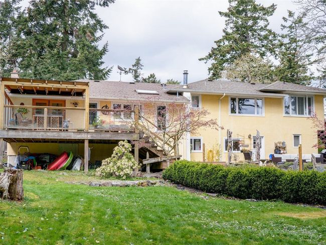3935 Tudor Ave, House other with 4 bedrooms, 3 bathrooms and 1 parking in Saanich BC | Image 24