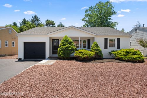 33 Whitmore Dr, Toms River, NJ, 08757-5648 | Card Image