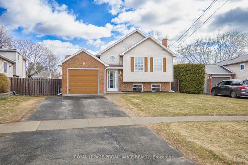 679 Mackechnie Crescent, Cobourg, ON, K9A4Y1 | Card Image