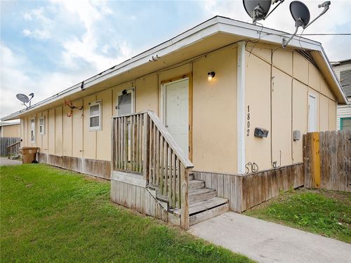 1802 16th St, Corpus Christi, TX, 78404-3012 | Card Image