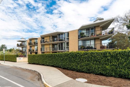 401-2210 Cadboro Bay Rd, Oak Bay, BC, V8R5G9 | Card Image