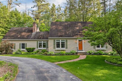 3 Dove St, Wolfeboro, NH, 03894-4302 | Card Image