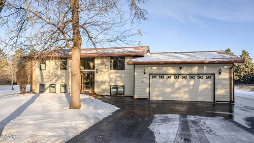 550 Glenwood Dr, Bismarck, ND, 58504-8028 | Card Image